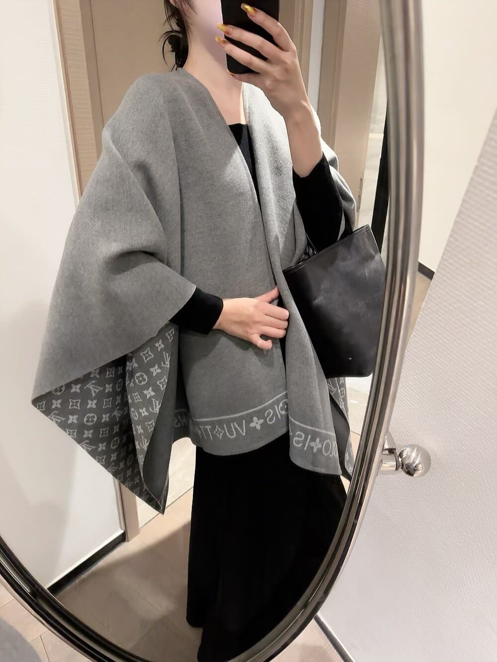 Louis Vuitton Louis Vuitton 🆕 Double-Sided Wool-Cashmere Blend Knit Cape—Soft, Comfortable, and Delicate to the Touch