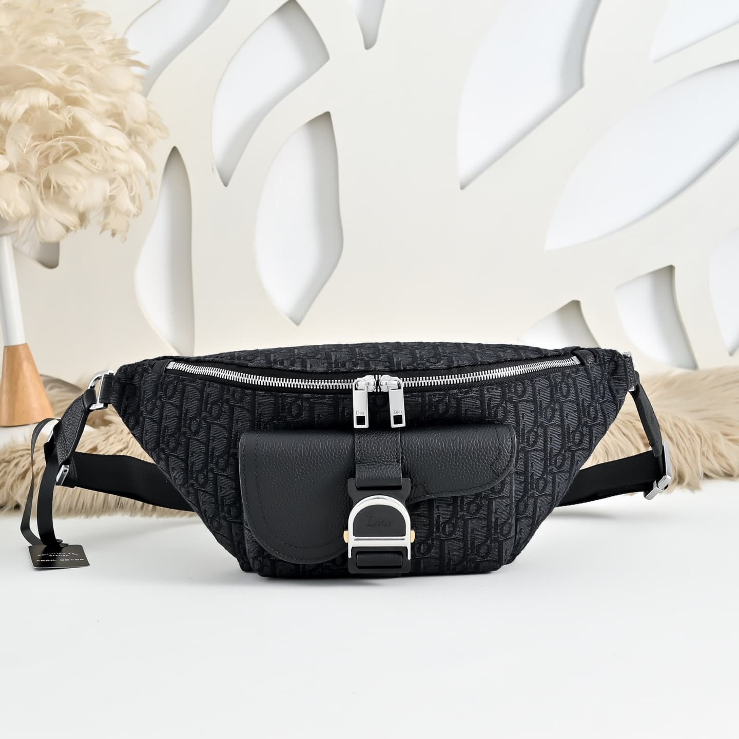 Dior Dior - The most popular saddle bag and crossbody bag at the boutique 😄 Featuring black Obliqu