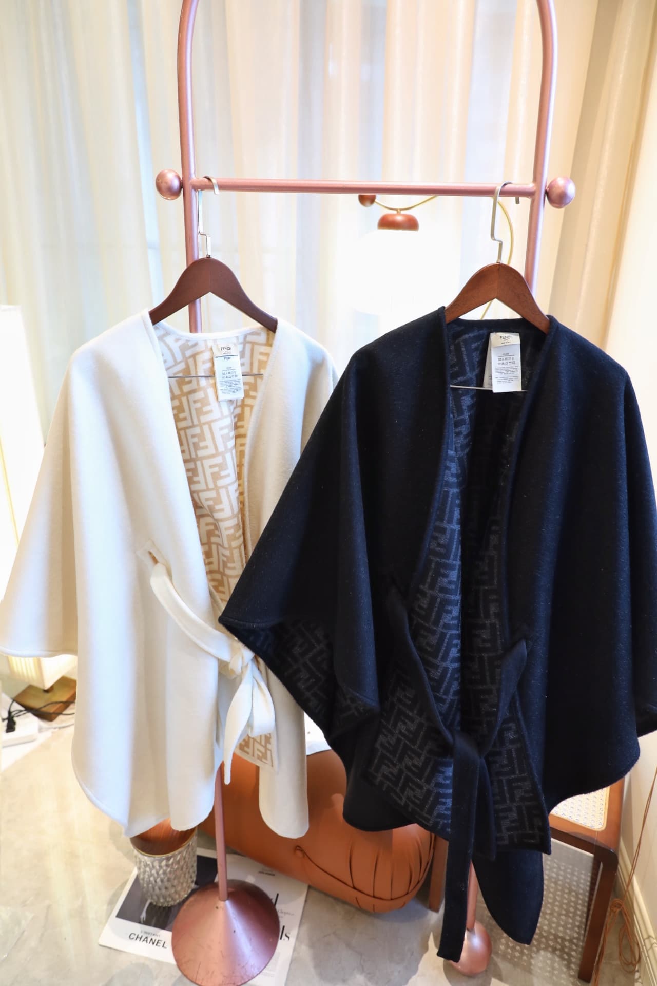 Fendi Fendi Belt-Style Black Double-Sided Jacquard Cashmere Shawl—Luxurious and Elegant Two-Tone