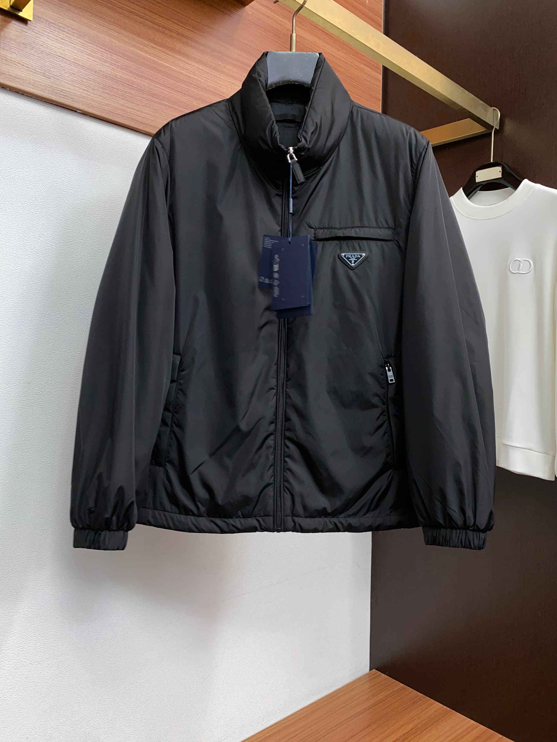 Prada Prada Down Jacket—Original Version 1:1 Custom-Made with Fully Imported Hardware; Original Custom Design. Welcome to our boutique.