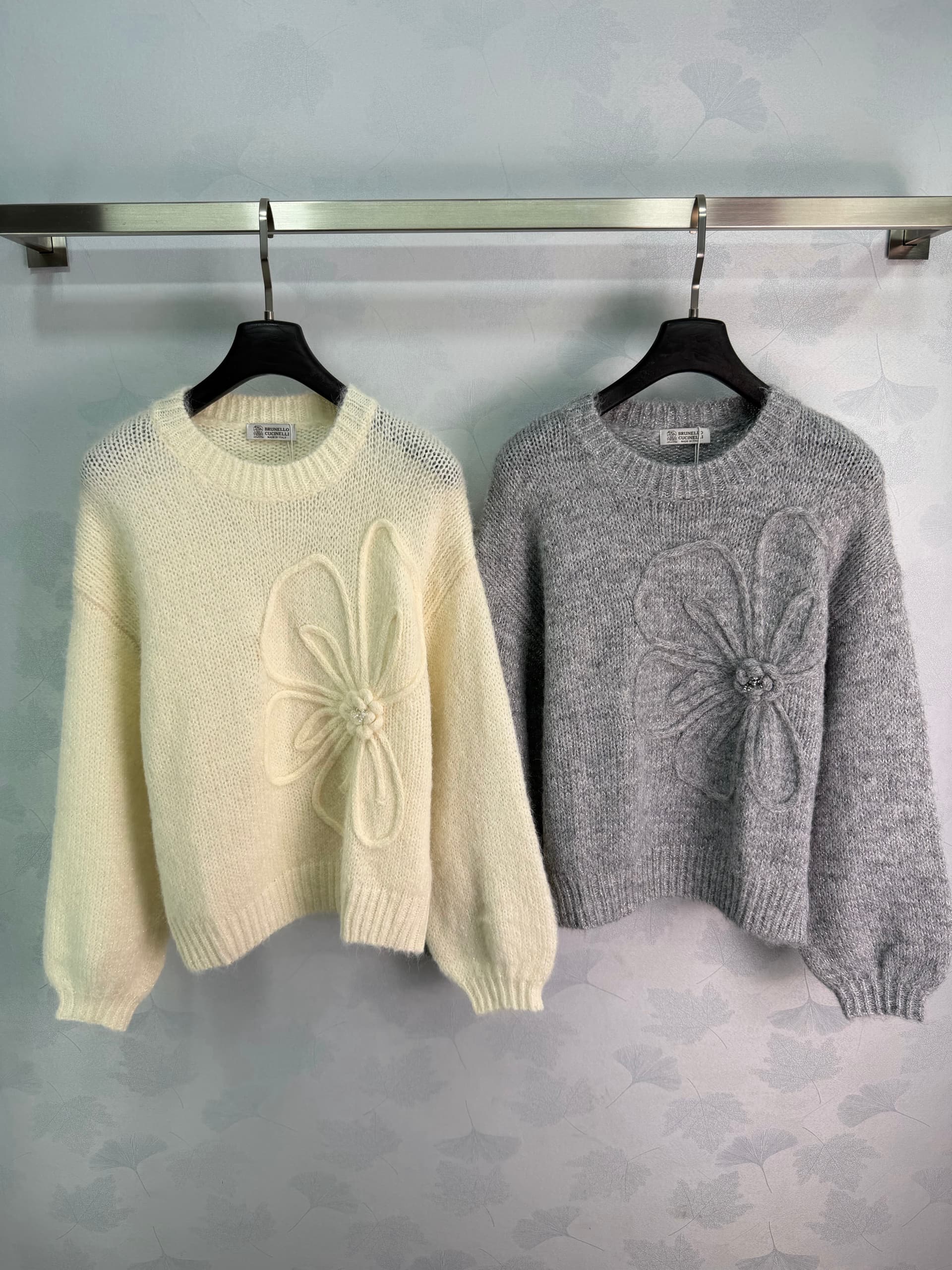 Unassigned 🆕BC 26 Soft, Atmospheric 3D Floral Sweater 🤍 Round Neck, Loose, Dropped-Shoulder Fit