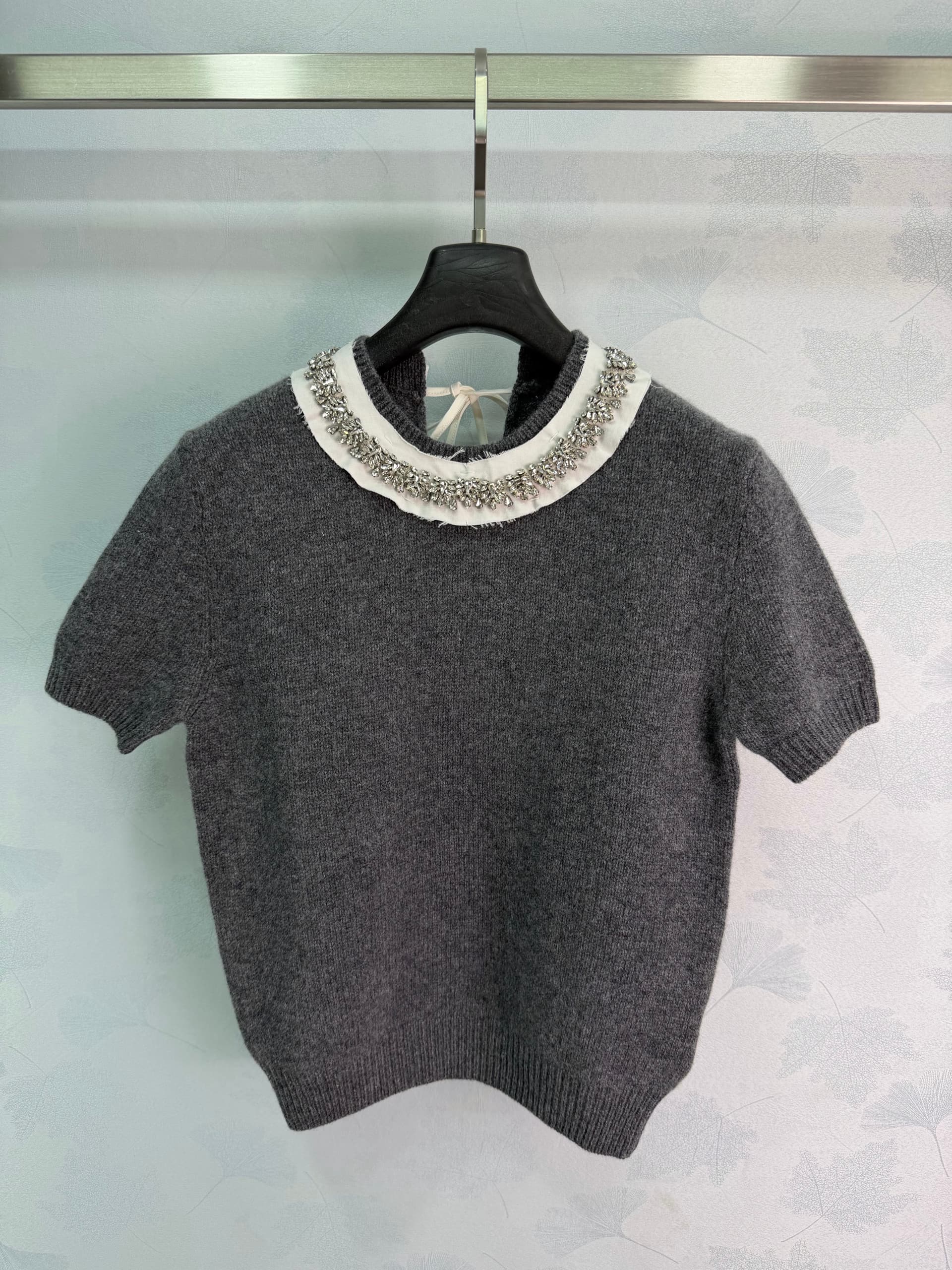 Unassigned 🆕Pr 26 Exquisite Gray-Toned Rhinestone-Embellished Short-Sleeve Knit Top