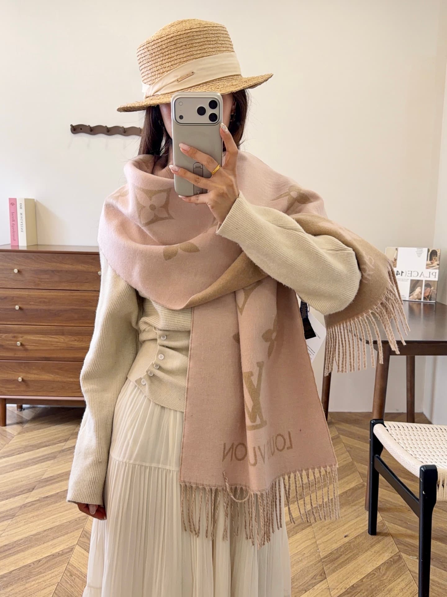 Unassigned Batch (High-Quality Wool Content) 2026 Fall/Winter Collection: Scarves and Shawls—No Matter How You Look at Them