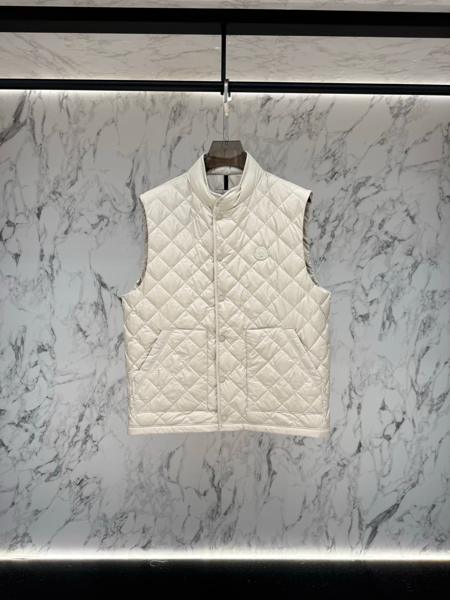 Moncler Moncler Down Jackets: The Most Fashionable Designer Down Jackets. Craftsmanship Shines Through in Every Detail