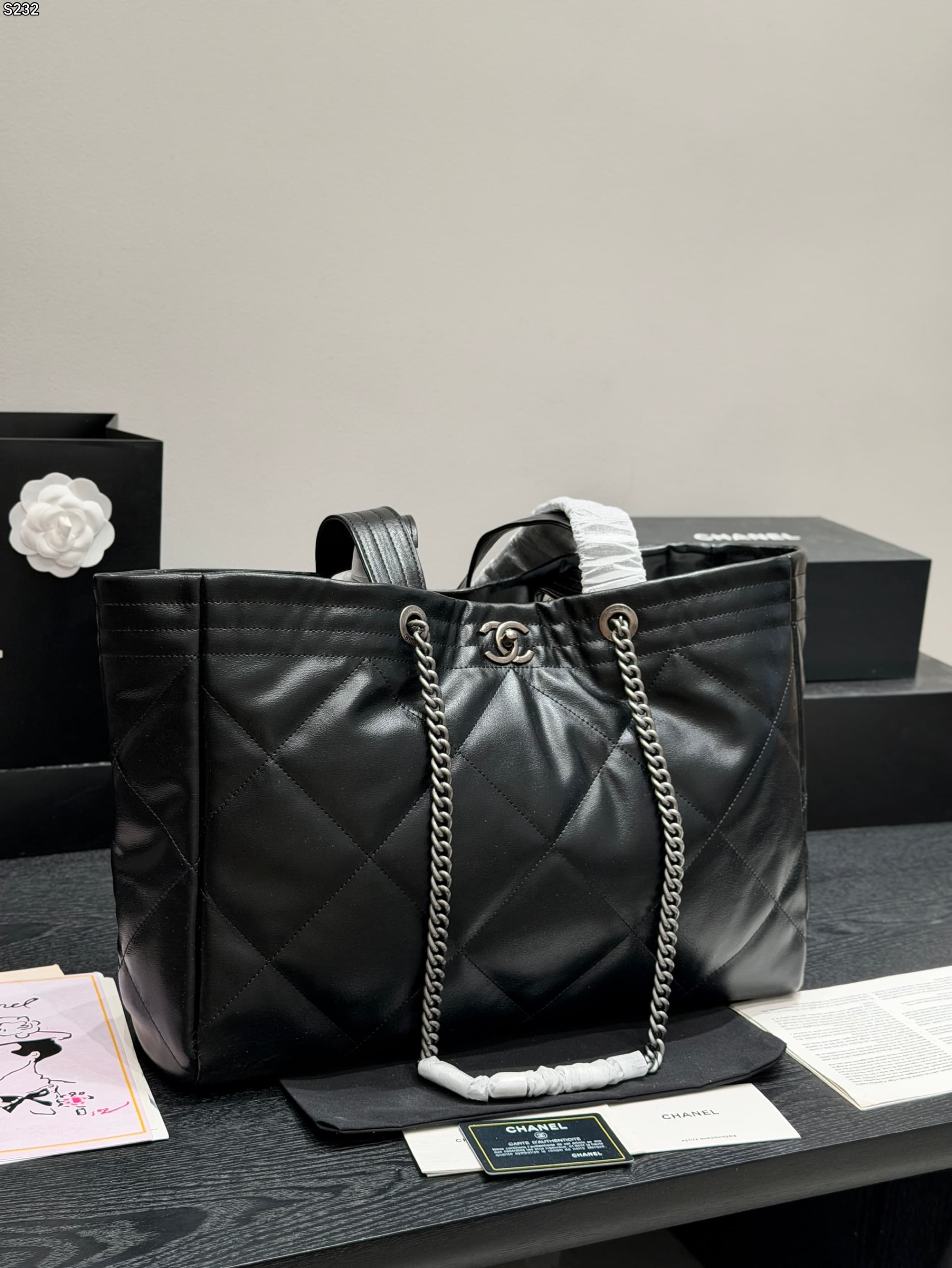 Chanel 香奈儿 Chanel 单肩腋下托特包Tote 皱褶质感的软皮