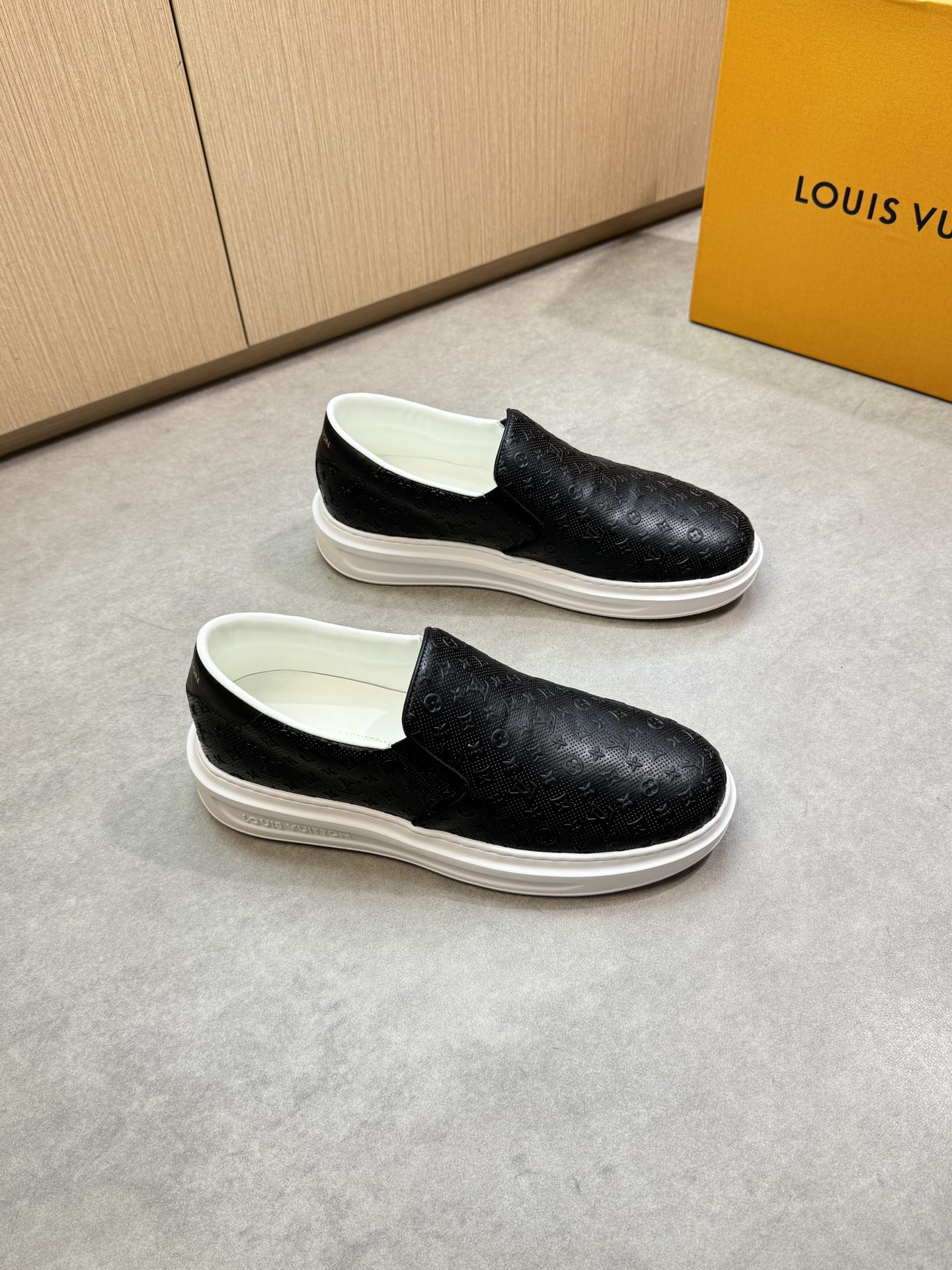 Louis Vuitton Louis Vuitton 4001 休闲运动鞋