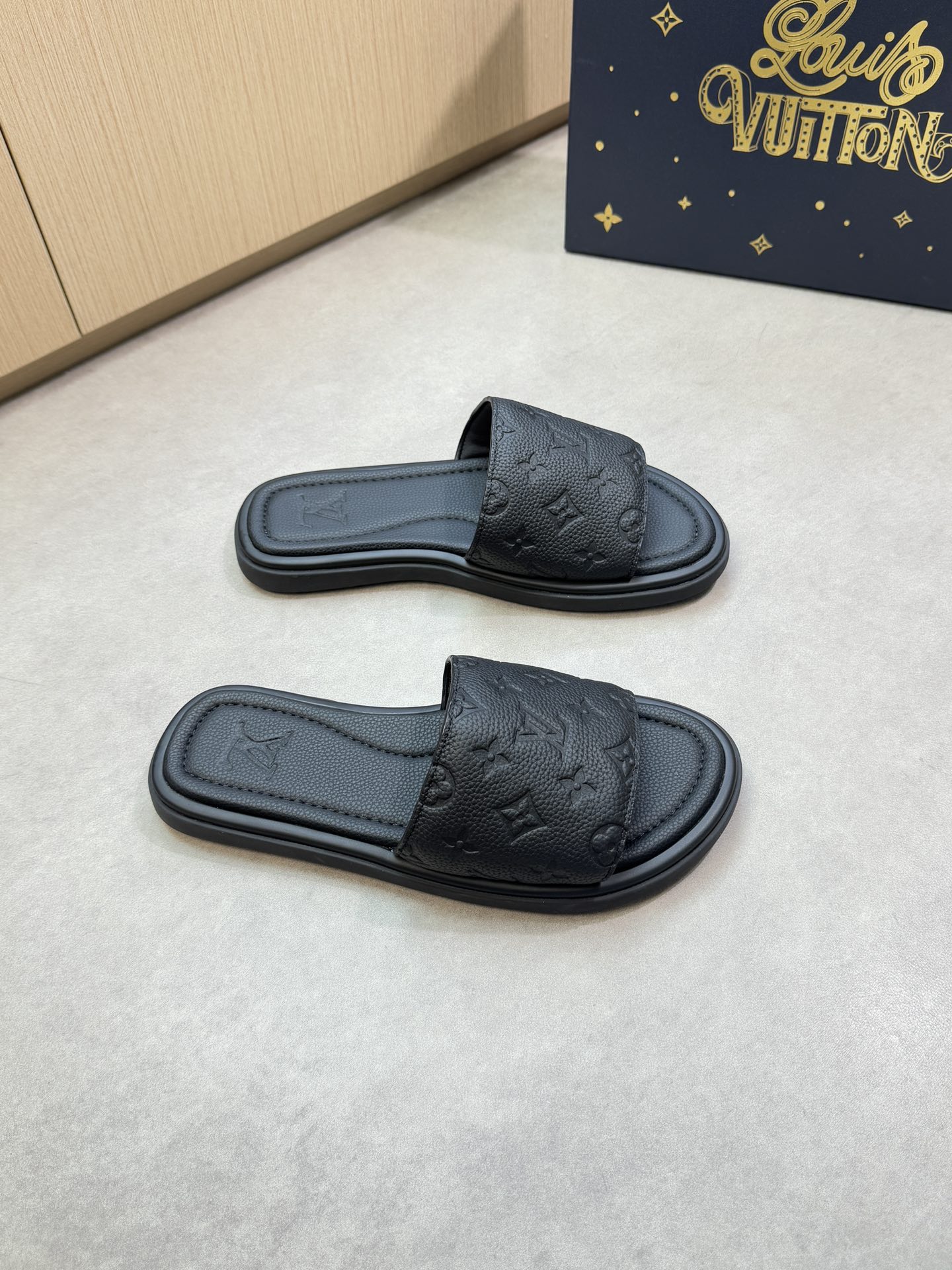 Louis Vuitton Louis Vuitton 3005 拖鞋