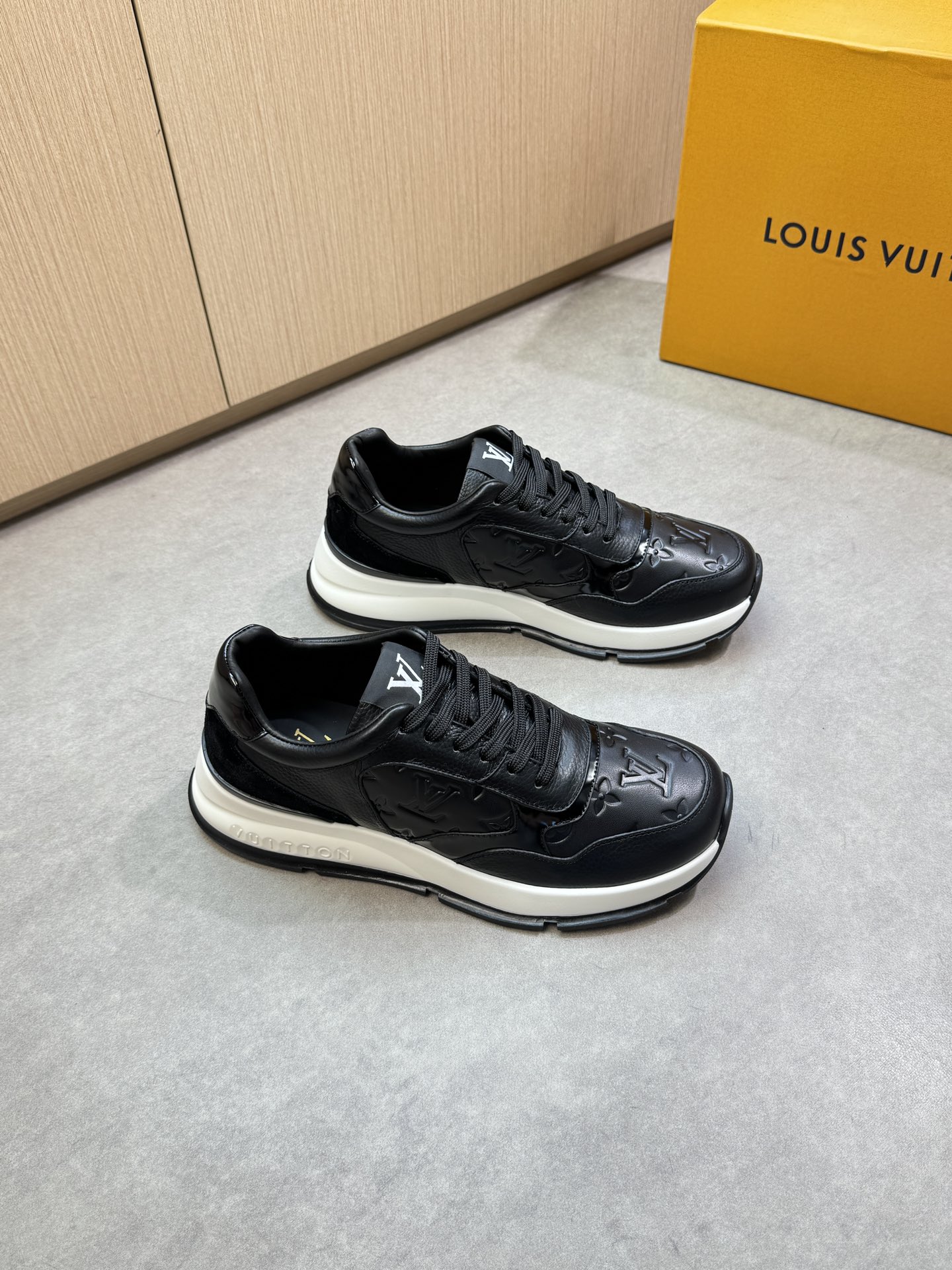 Louis Vuitton Louis Vuitton 4007 休闲运动鞋