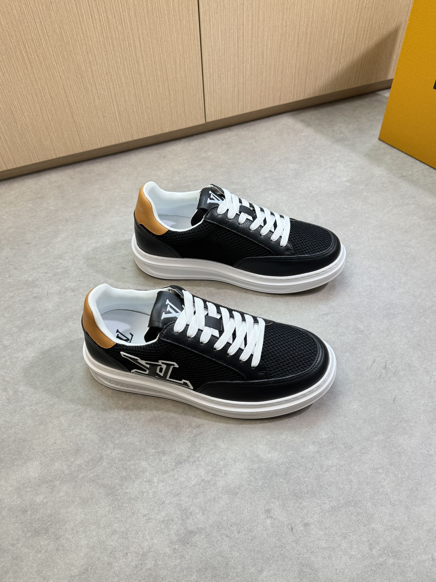 Louis Vuitton Louis Vuitton 4003 休闲运动鞋