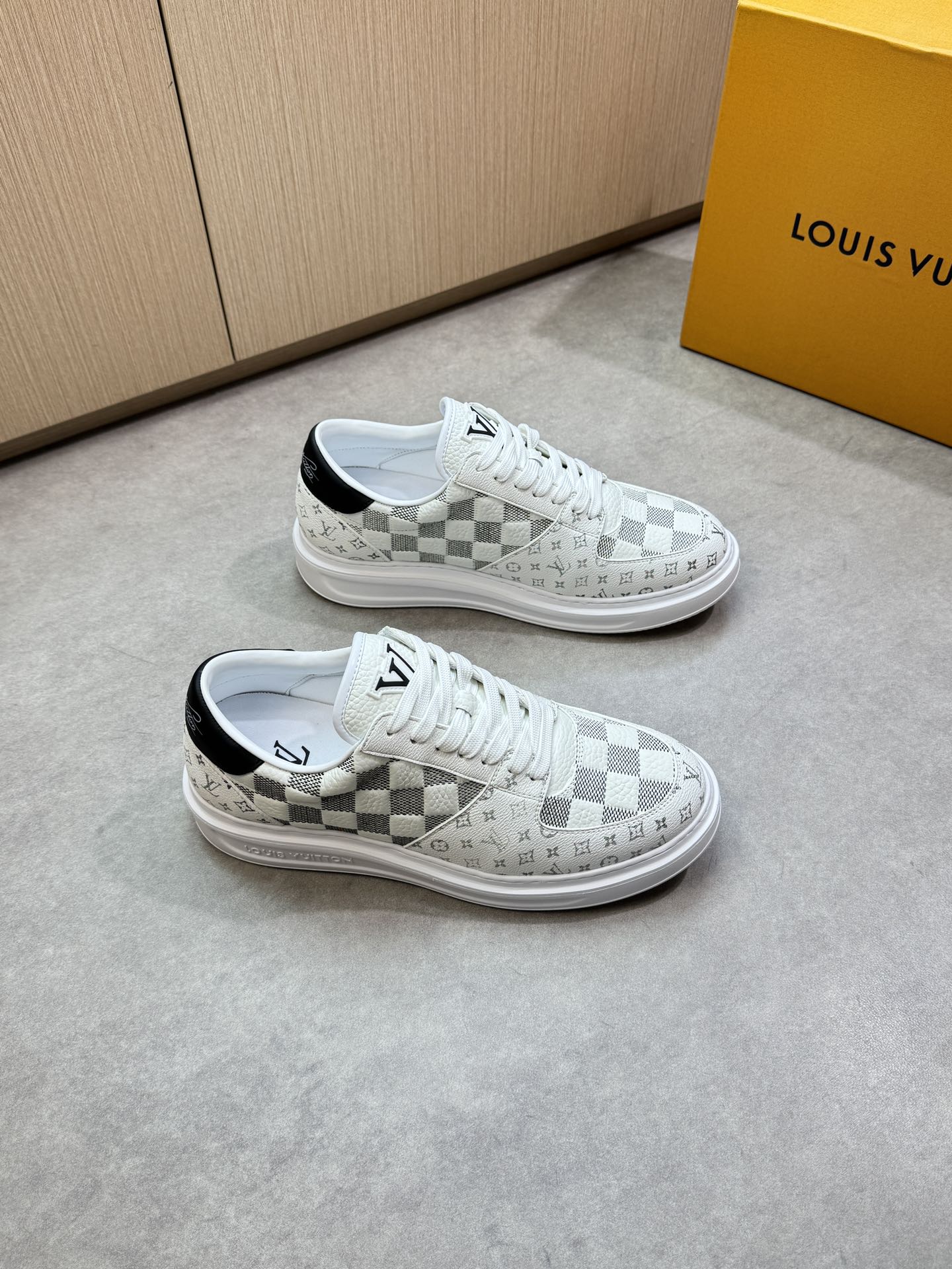 Louis Vuitton Louis Vuitton 4007 休闲运动鞋