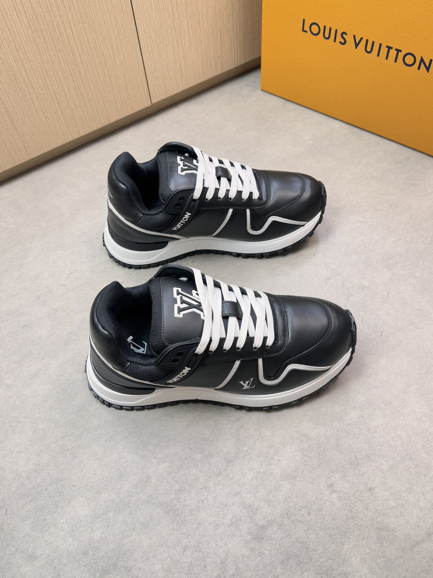 Louis Vuitton Louis Vuitton 4008 休闲运动鞋